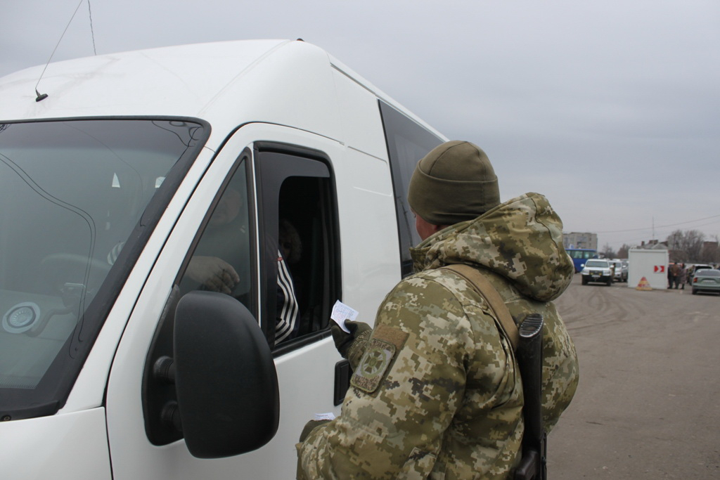 Ситуация в КПВВ: самая маленькая очередь из машин зафиксирована в “Гнутово”