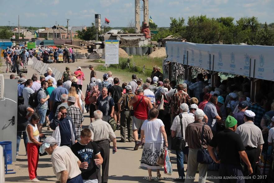 Координационный центр “Станицы Луганской” начал выдавать пропуска для пересечения линии разграничения