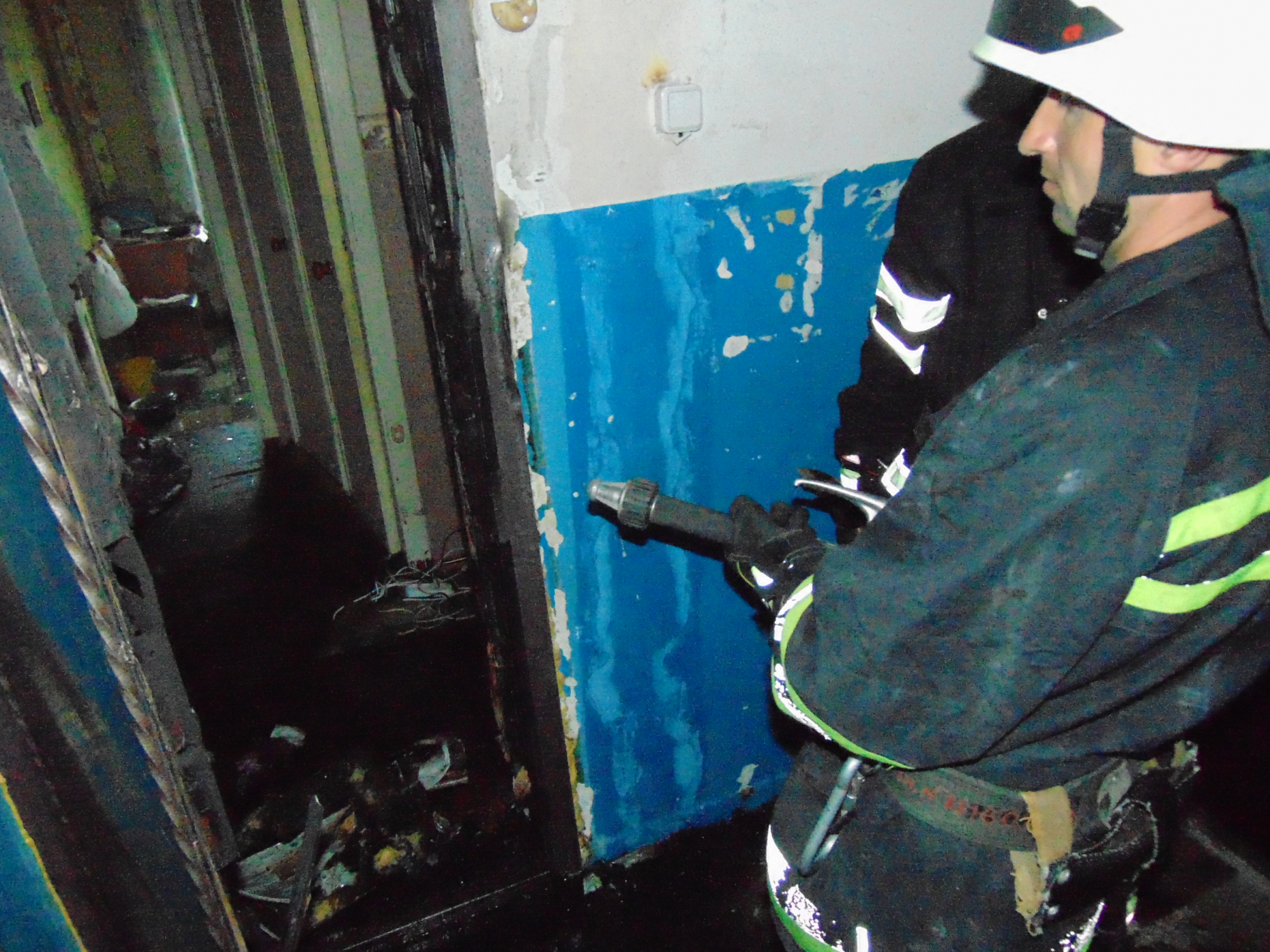 В Северодонецке ликвидировали пожар в жилом доме (фото)