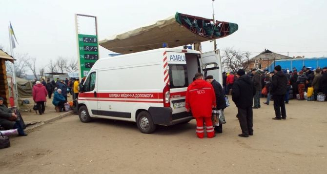 На КПВВ “Станица Луганская” в очереди умер мужчина