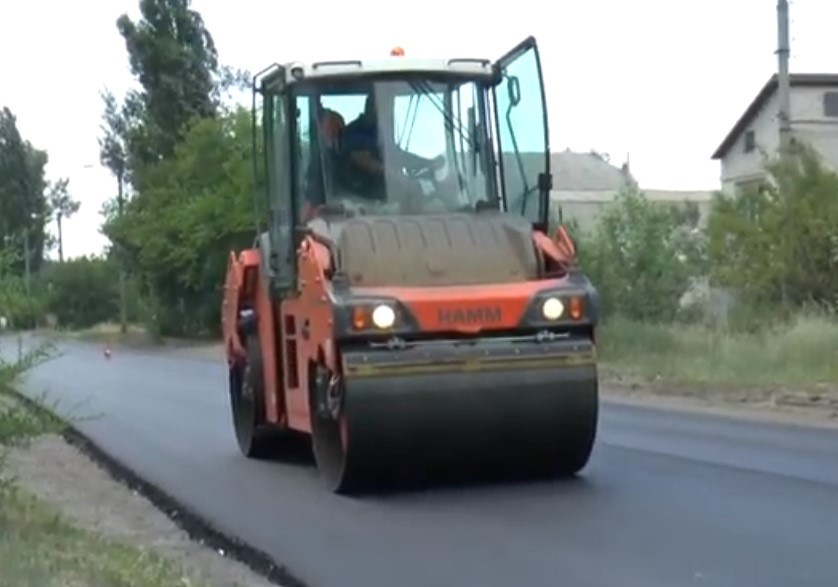 Рубежанский горсовет показал опубликовал видео с ремонтом городской дороги