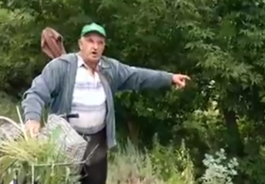“Мэр врет, когда говорит, что здесь чисто” - жители Рубежного рассказали о выбросах в озеро (видео)