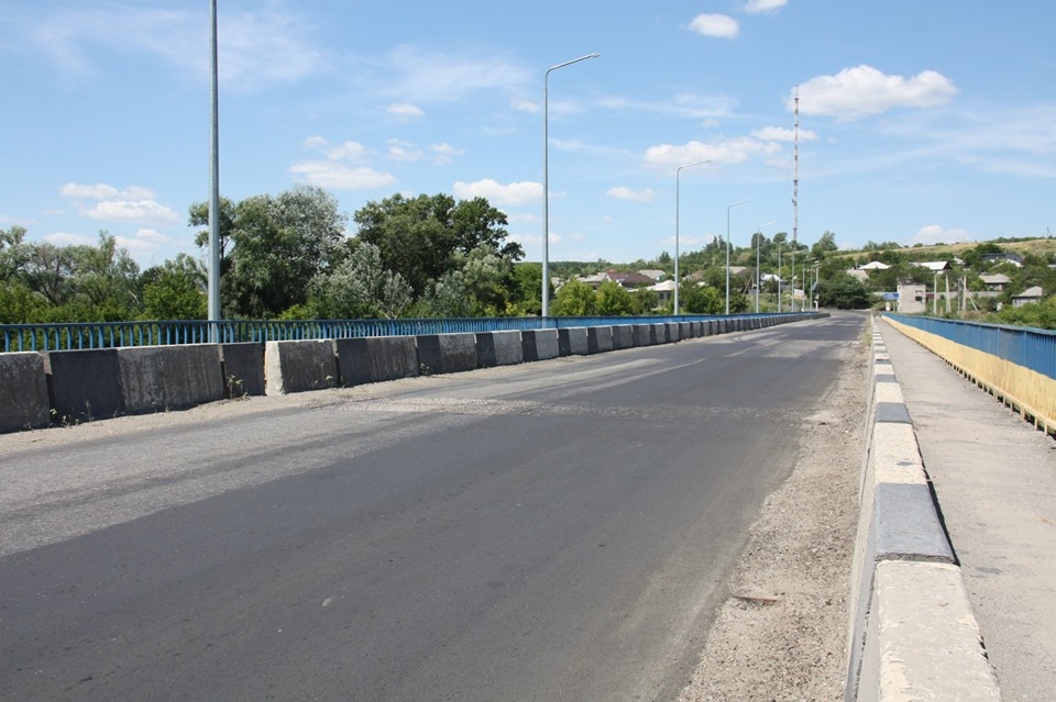 В Старобельске закончили ремонт дорог и моста (фото)