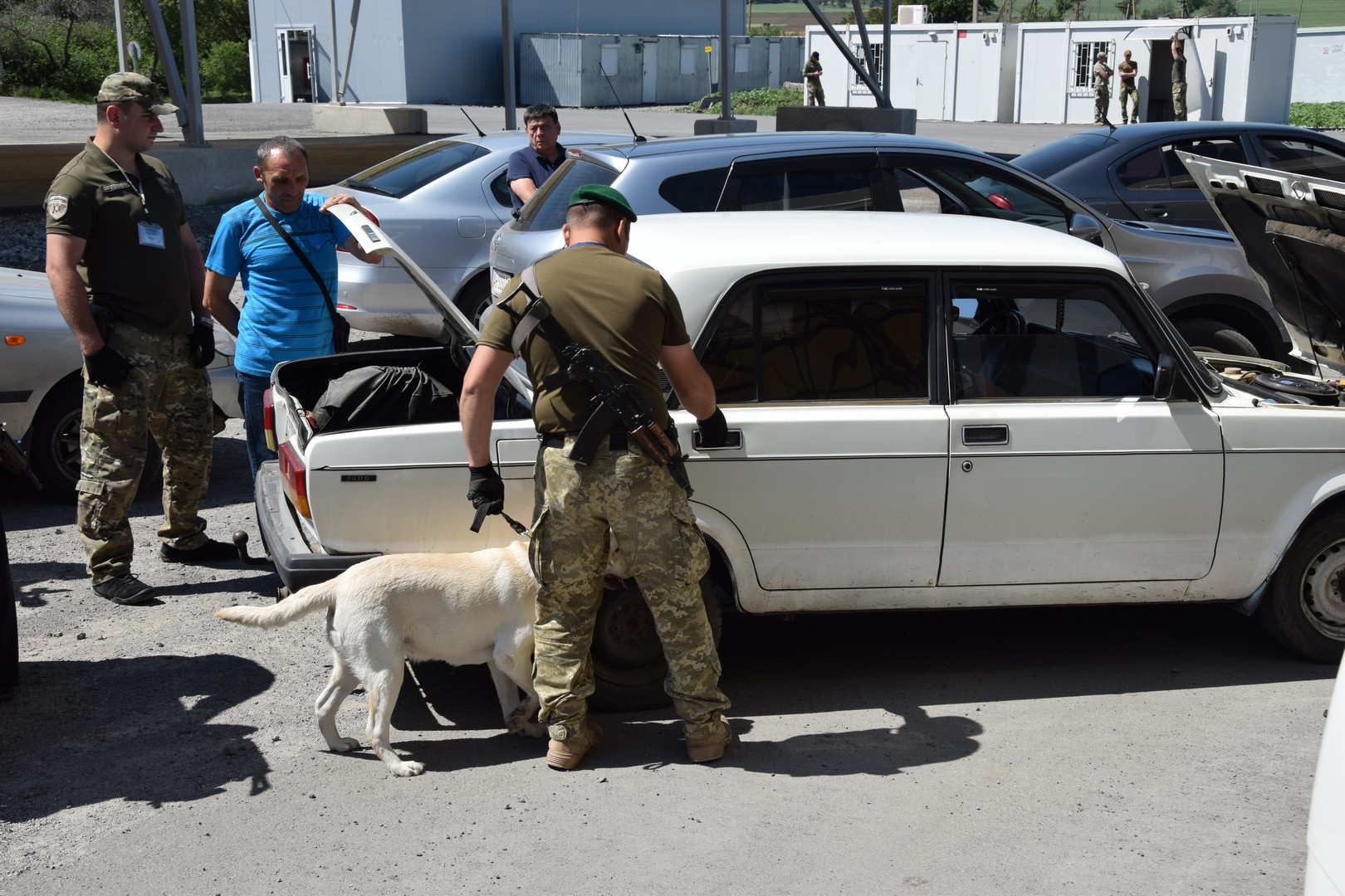 Ситуация в КПВВ: в выходной в “Гнутово” практически нет очередей