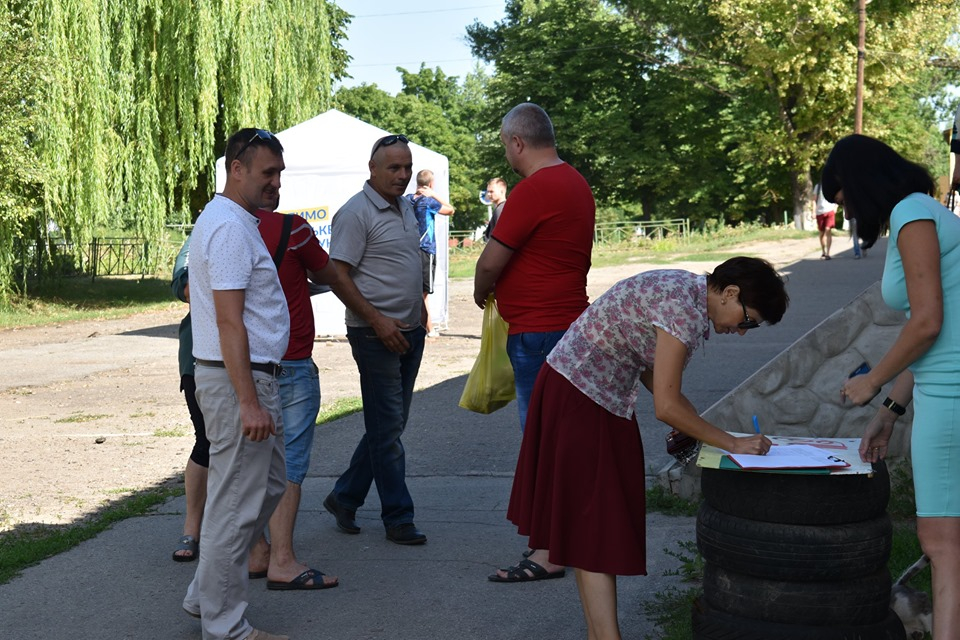 В Марковке собирают подписи под требованием отремонтировать дороги (фото)