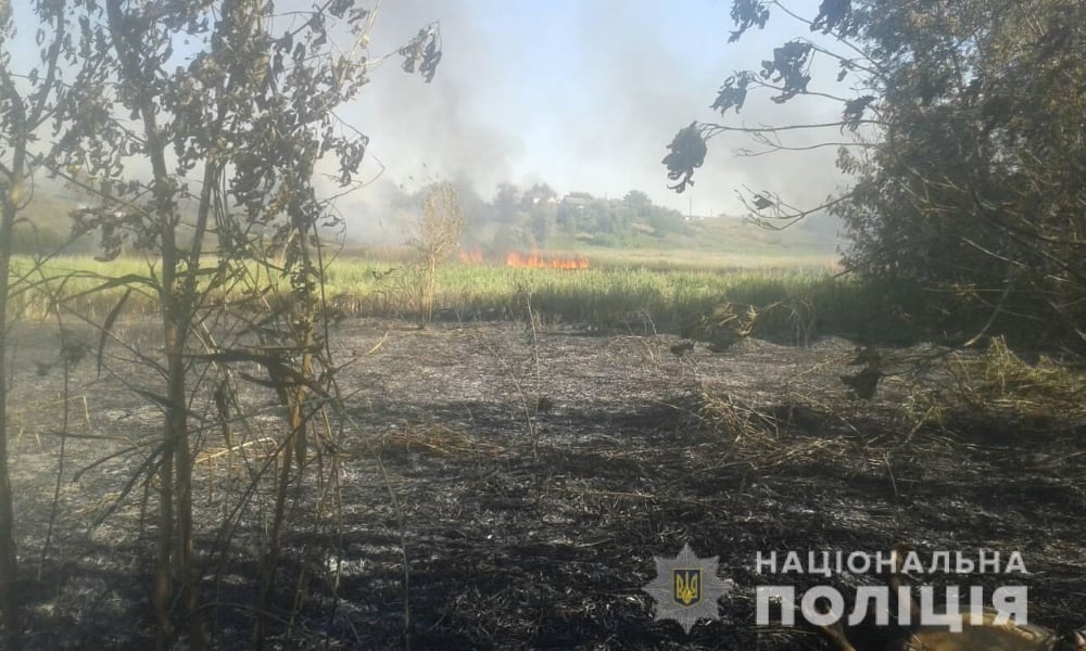 Во время пожара на поле нашли тело  мужчины, которого перед смертью били током