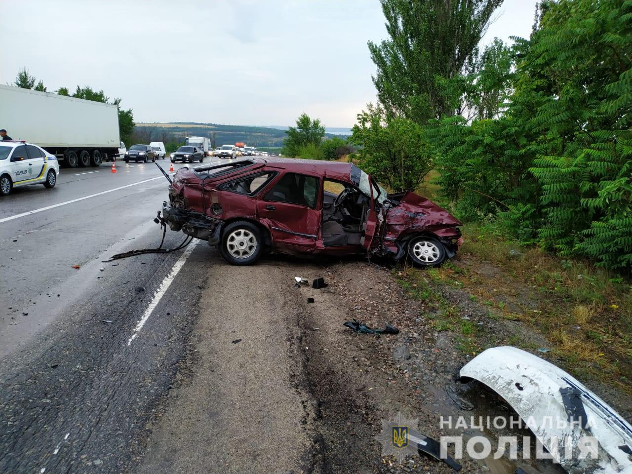 Крупная автомобильная авария в Запорожской области. Много пострадавших (фото)