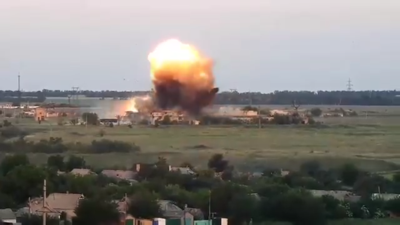 Боевики бьют ракетами по Маринке (видео)