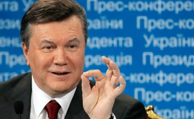 С Януковича и «семьи» сняли европейские санкции