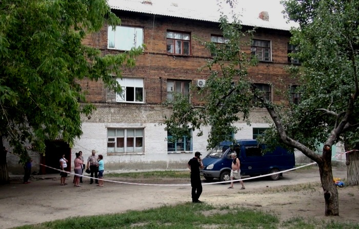 Часть жителей разрушающегося дома в Лисичанске вернулась в свои квартиры. Решения экспертизы пока нет