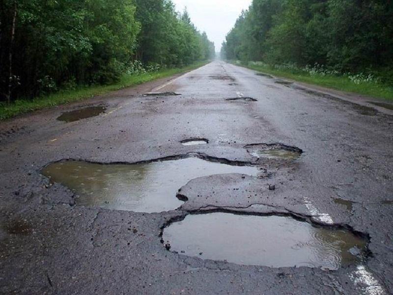 Зеленский требует ускорить ремонт трассы между Кривым Рогом и Днепром