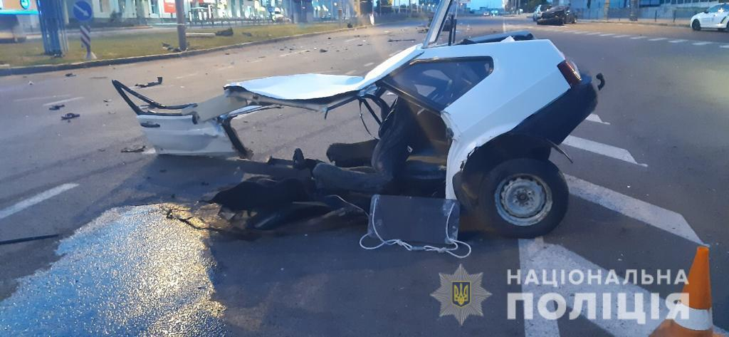 В Харькове в ДТП на части разорвало автомобиль. Есть погибшие (фото) 