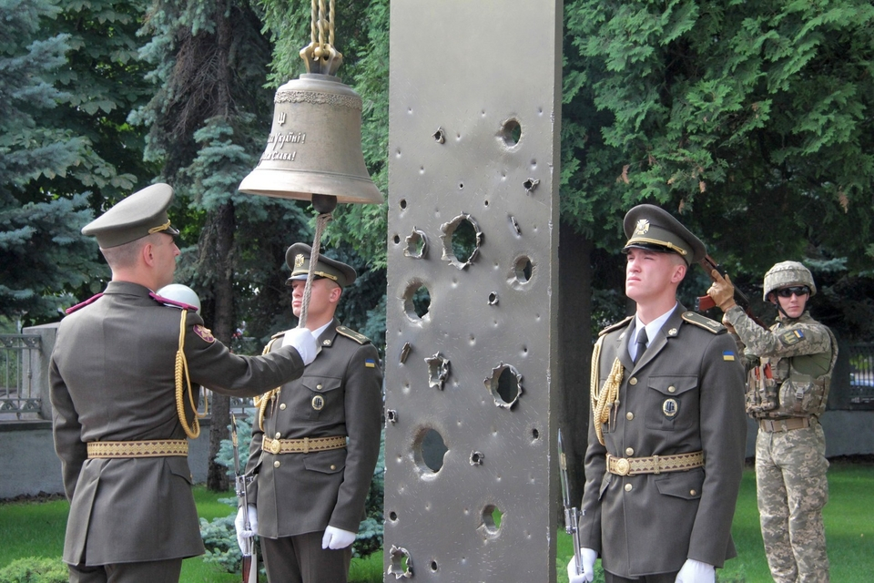 В Минобороны воздали почести 20 погибшим на Донбассе героям (фото)