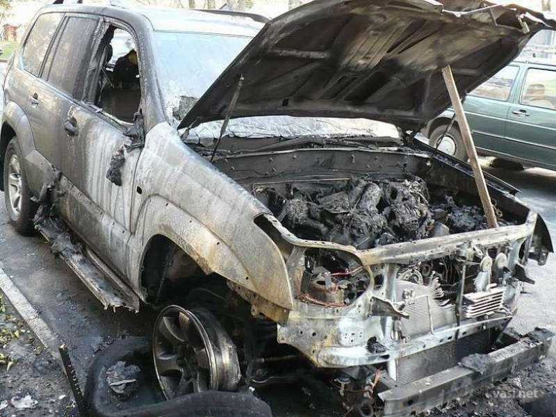 Директору лесхоза, который готовил доклад Зеленскому о левых вырубках, сожгли машину жены-перевозчицы леса