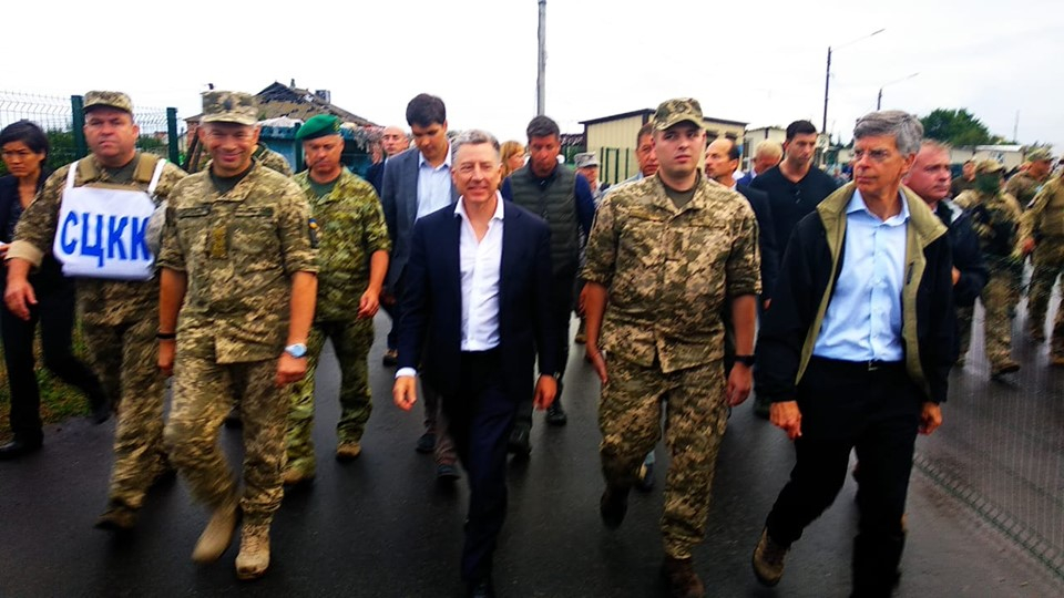 Курт Волкер посетил Донбасс: чего ждать далее? (фото)