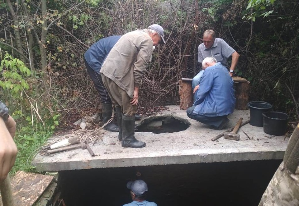 В прифронтовой части Донетчины восстанавливают водопровод (фото)