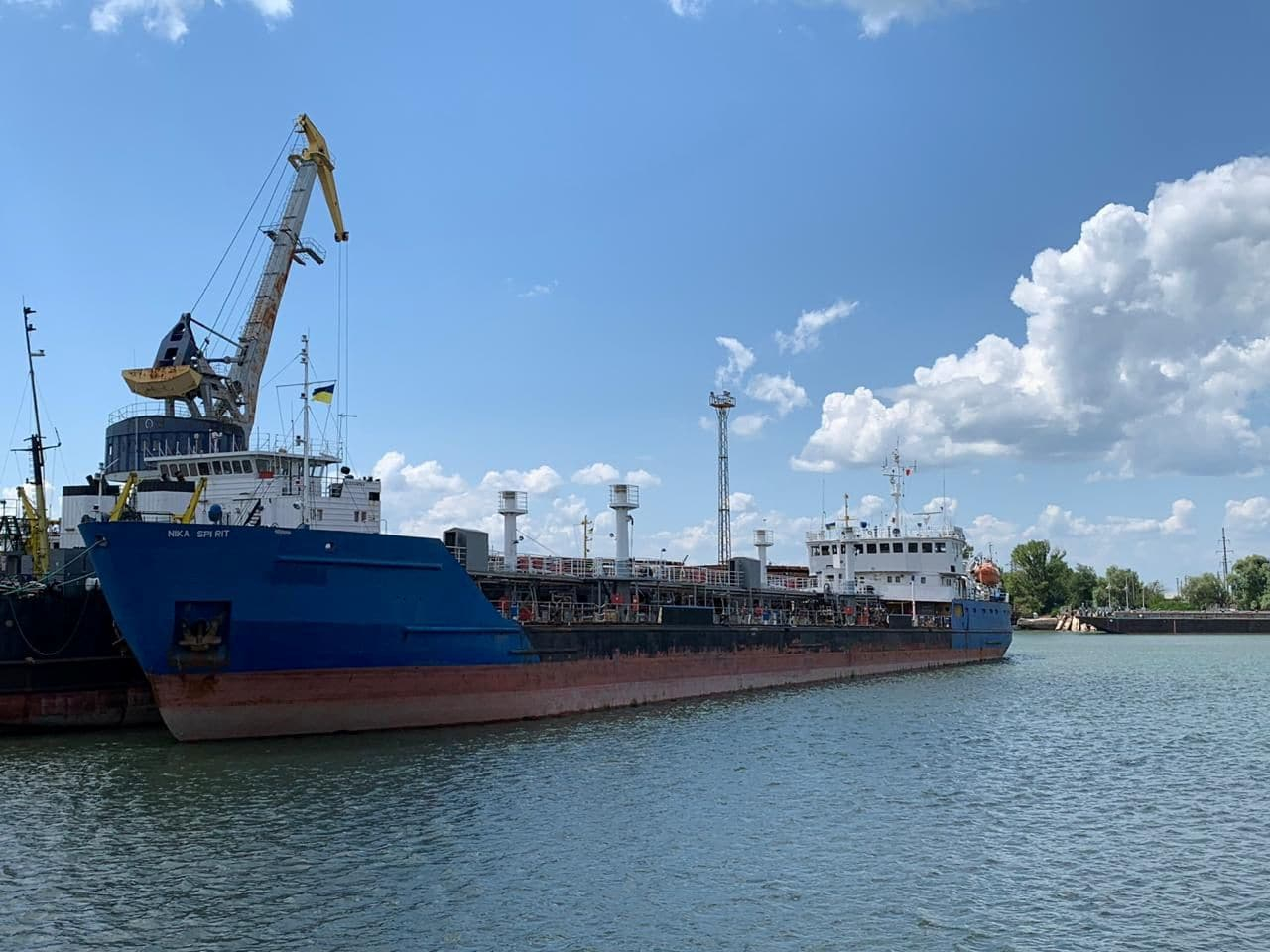 Суд арестовал российский танкер, который помог России взять в плен украинских моряков