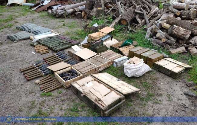 На Луганщине силовики обнаружили тайник с арсеналом оружия