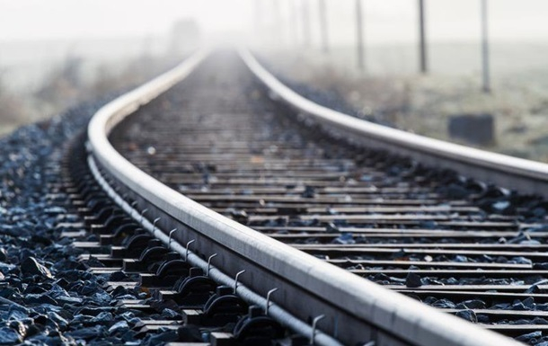 Запорожский самоубийца бросался под поезд и грозил машинисту ножом