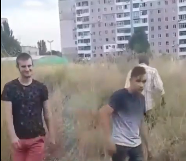 В Запорожской области пьяные подростки избили бомжа и рассказали об этом в соцсетях (видео)