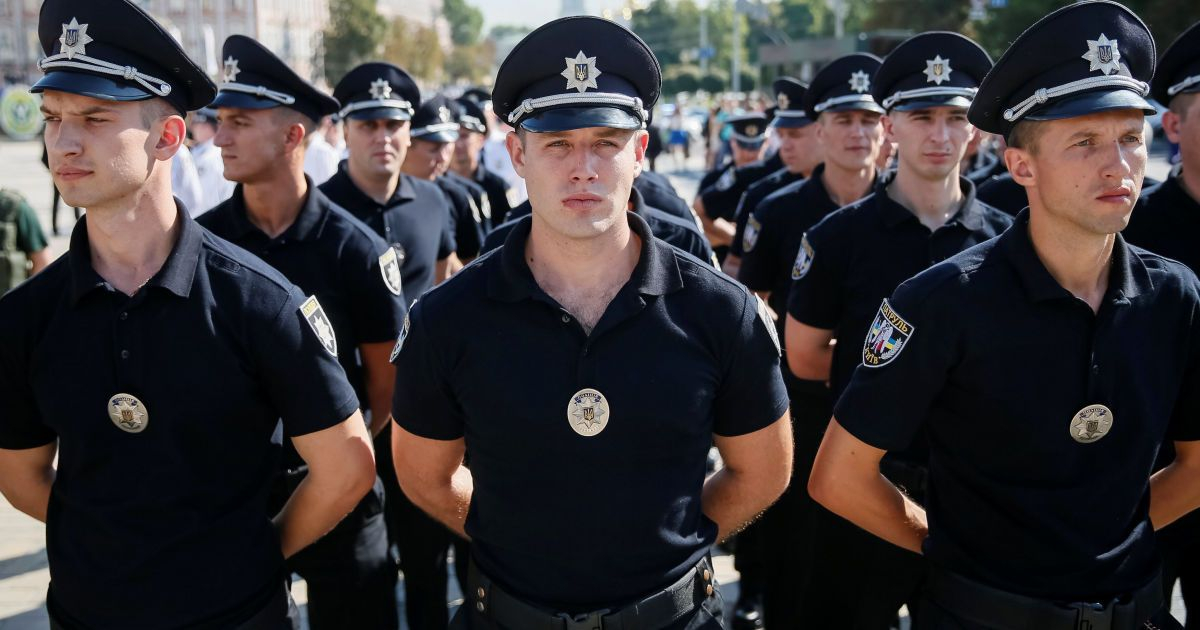 800 полицейских готовы ехать в деоккупированные районы Донбасса
