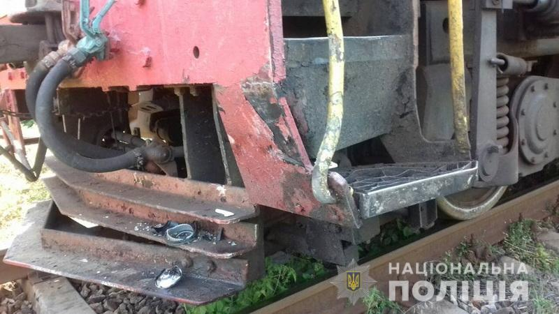 В Луганской области поезд сбил микроавтобус (фото)