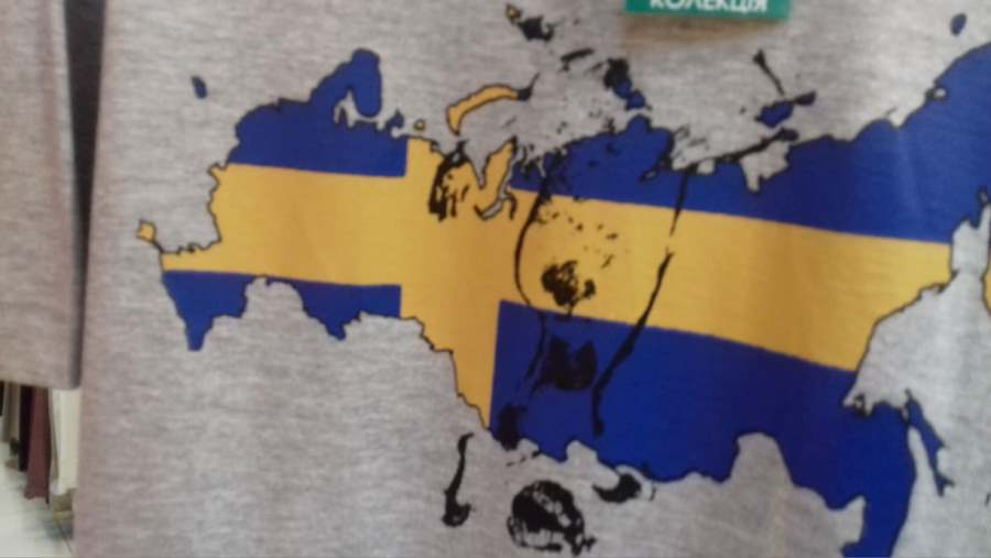 В Харькове продавались футболки с картой России и оккупированным Крымом