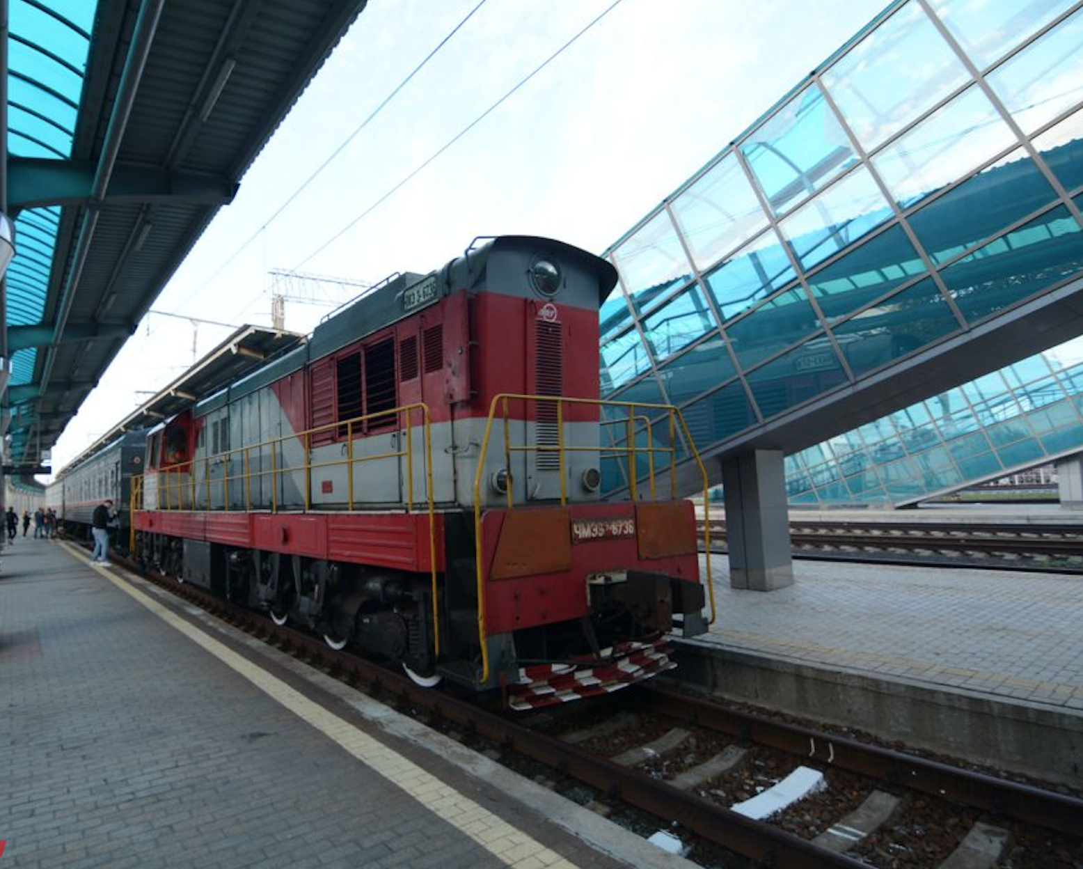 В «ДНР» запустили новый поезд Донецк-Еленовка. Он движется со скоростью 20 км/ч и в нем всего два вагона
