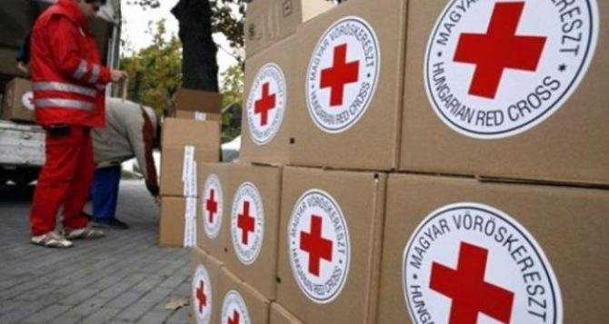 Красный Крест направил на Донбасс 14 грузовиков гуманитарки