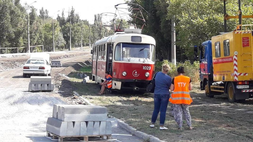 В Мариуполе остановились трамваи (фото)