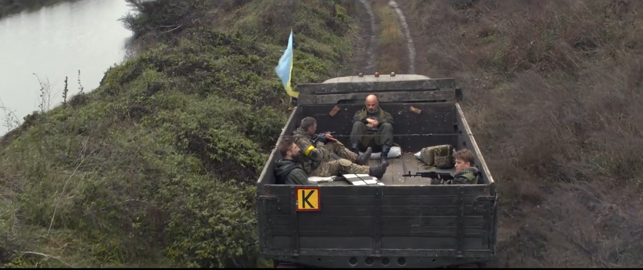 Желтый скотч: Украину поздравили новым клипом про Донбасс (видео)