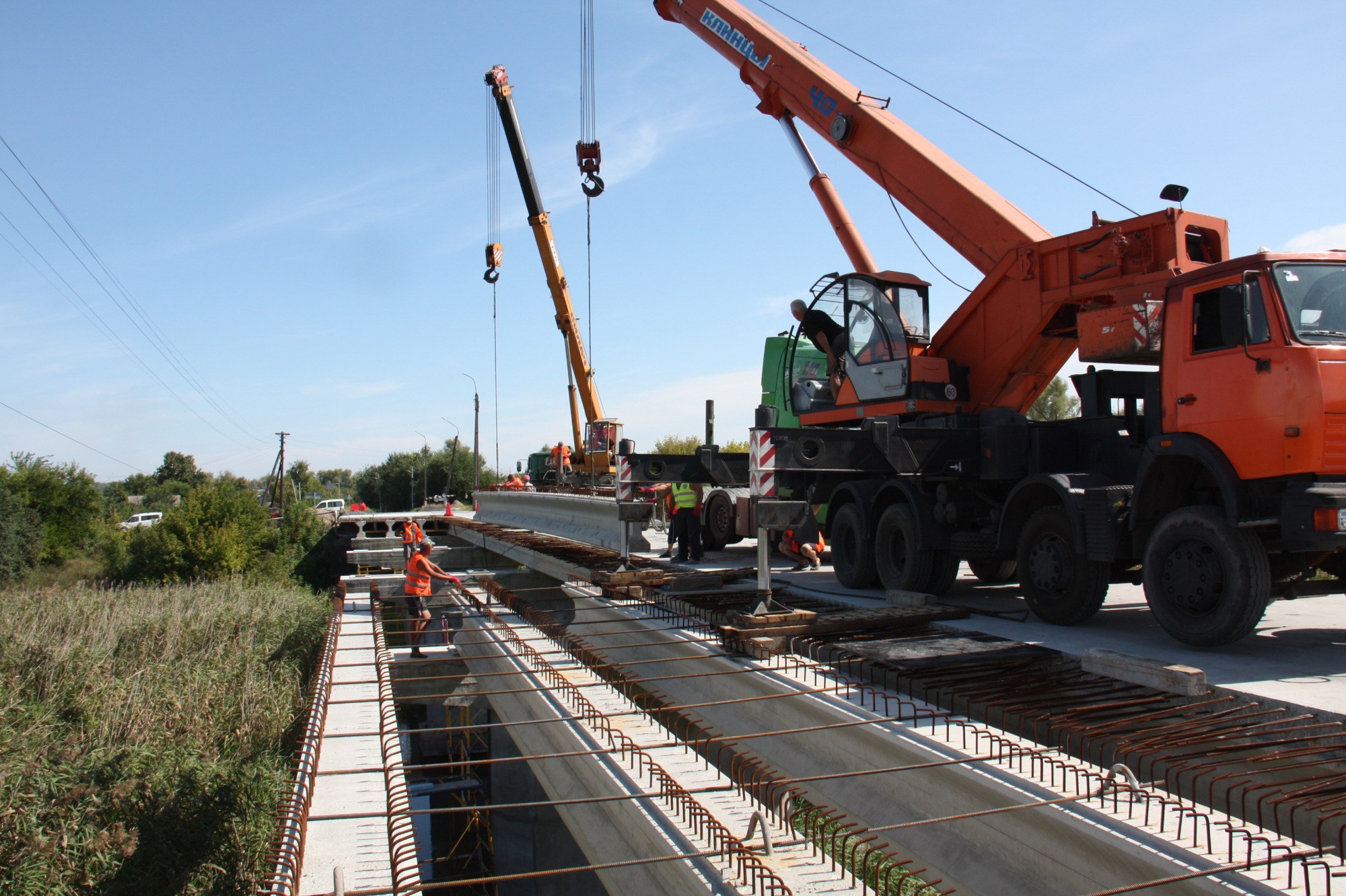 Сватовский мост ремонтируют в ускоренном режиме. Работы ведутся без выходных