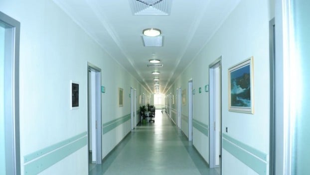 В мариупольской больнице у одного из пациентов нашли под подушкой пистолет 
