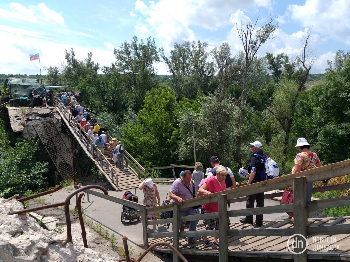 В Станице Луганской начали строить мост 