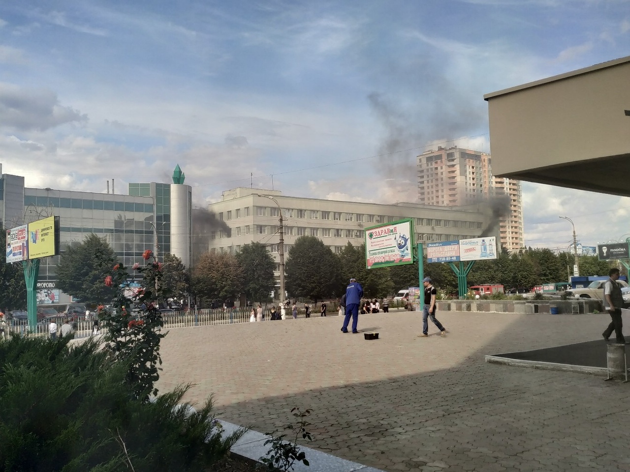 В центре Луганска горит "министерство юстиции ЛНР"