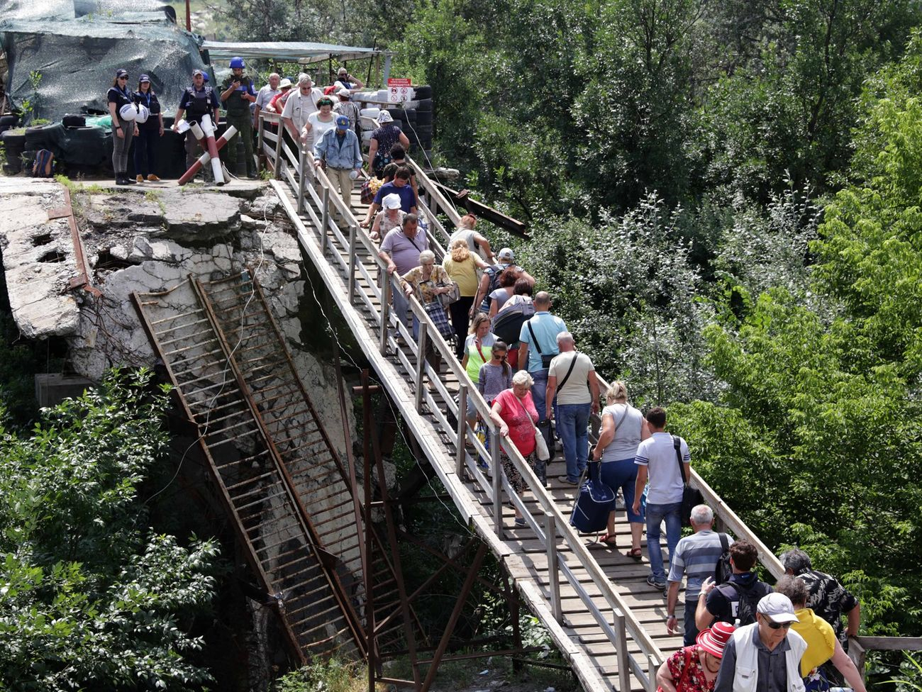 Восстановление моста в Станице Луганской: стало известно о сдвигах