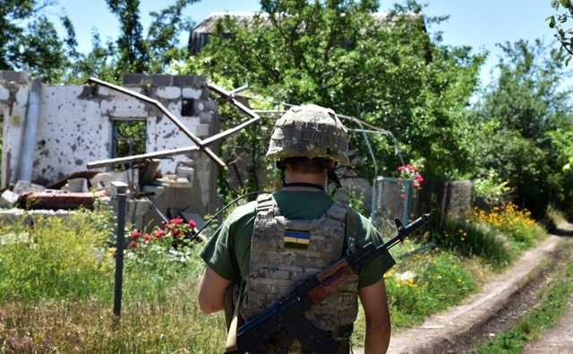 Боевики обстреляли украинские позиции: пострадали 6 солдат