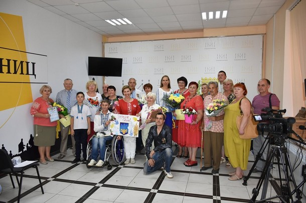 Президент наградил волонтеров из Краматорска
