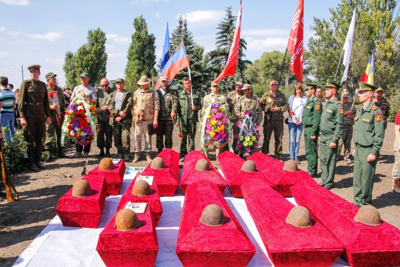 В оккупированной Амвросиевке перезахоронили останки погибших во время Второй мировой войны солдат
