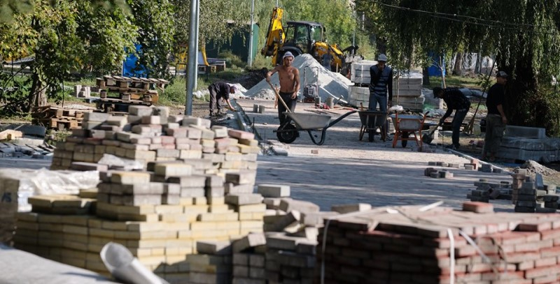 Реконструкцию парка "Шелковичный" в Славянске обещают завершить до конца года