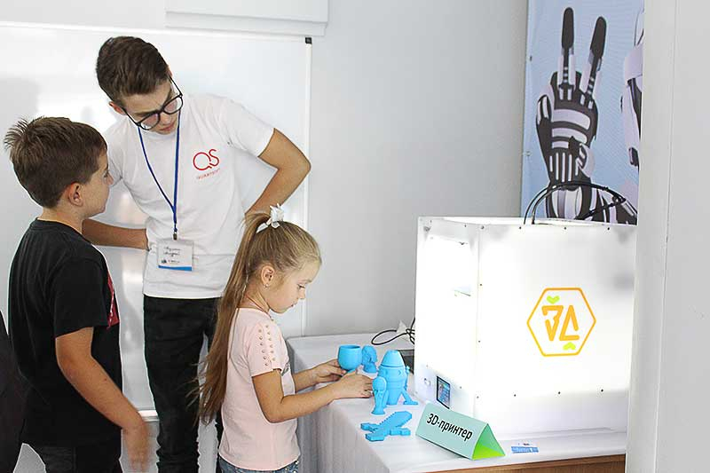 В Краматорске появился клуб детской робототехники, где учат конструированию и программированию роботов (фото)
