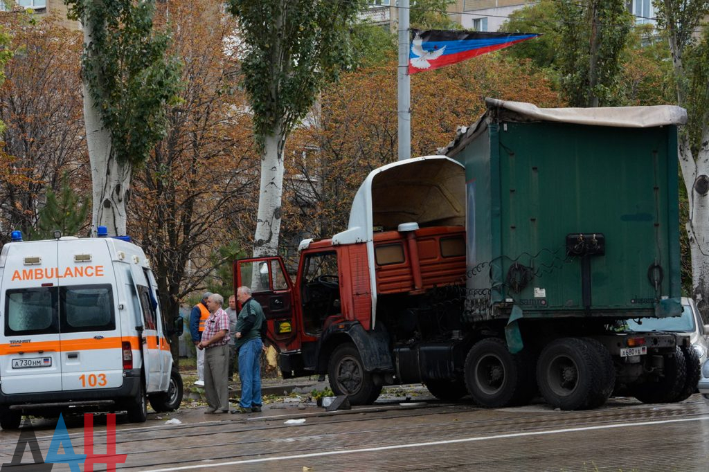 В оккупированном Донецке произошло ДТП с фурой, есть пострадавшие