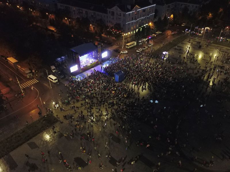 День города Краматорска: на площади Мира проходит праздничный концерт