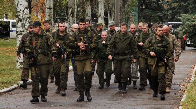 Очередной боевик "ДНР" жалуется на плохое отношение со стороны жителей и "власти": видео