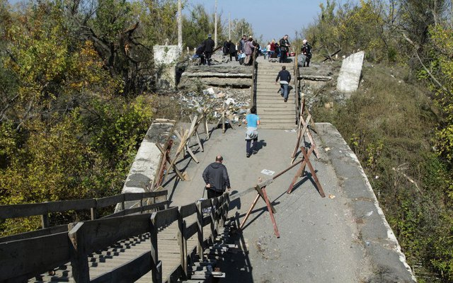 Данилюк лично проверил процесс восстановления моста в Станице Луганской