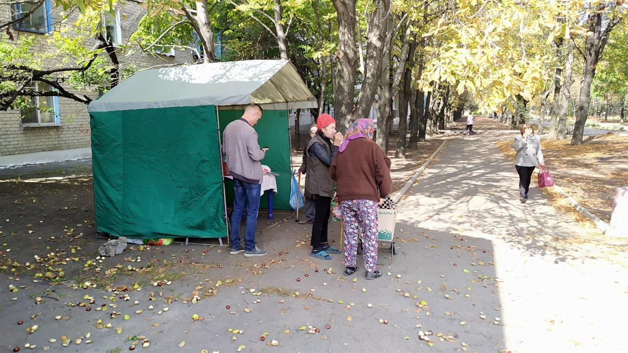 В Доброполье каждую пятницу бесплатно кормят малообеспеченных людей