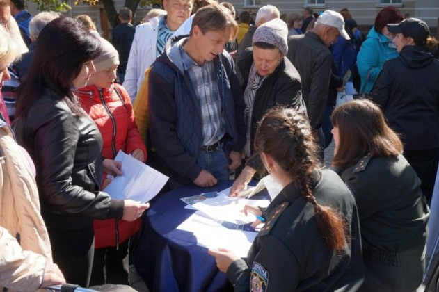В Бахмуте в новом формате прошла ярмарка вакансий: фото