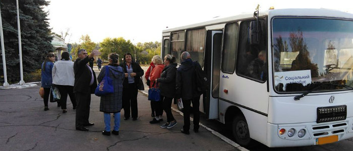 На Донбассе для жителей прифронтовых населенных пунктов работают социальные автобусы: график