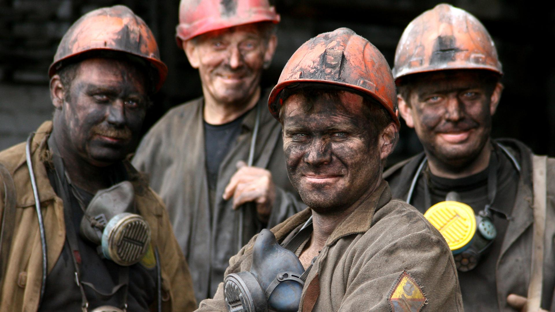 На двух шахтах в "ДНР" эвакуировали горняков: останавливалась вентиляция