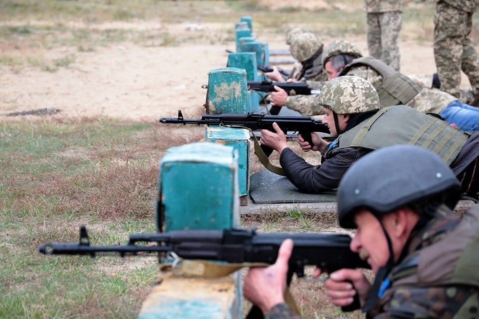 На Луганщине прошли военные сборы батальона теробороны: фото